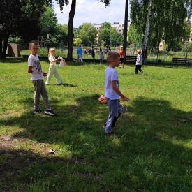 Z Pętelką po zdrowie- ,,W co rodzice grali, kiedy byli mali”