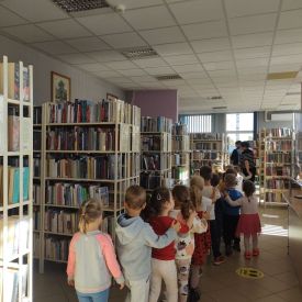 PIERWSZA WIZYTA PRZEDSZKOLAKÓW W BIBLOTECE