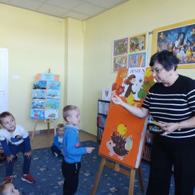 PIERWSZA WIZYTA PRZEDSZKOLAKÓW W BIBLOTECE