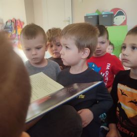 "Rodzice czytają przedszkolakom".