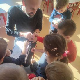 "Rodzice czytają przedszkolakom".