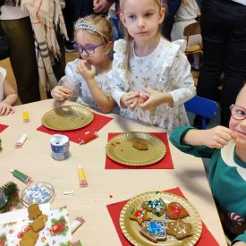 Świąteczne przedstawienie- „Zmartwienie Śnieżynek” 