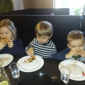 Warsztaty Pizzy w Głodnej Małpce  z okazji Światowego  Dnia Pizzy w grupie Fiołki