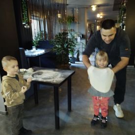 Warsztaty Pizzy w Głodnej Małpce  z okazji Światowego  Dnia Pizzy w grupie Fiołki