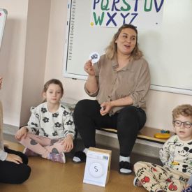 Zajęcia z logopedą w grupie Bratki