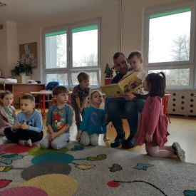 Akcja „Rodzice czytają przedszkolakom”  Tata Tymona w roli lektora!
