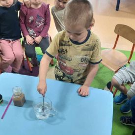 Dziecięce eksperymenty- Stokrotki