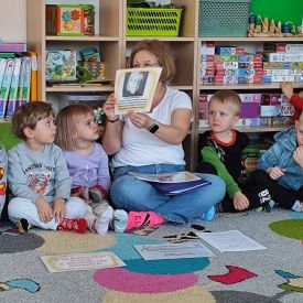 Dzień Kolorowej Skarpetki w grupach Fiołki, Niezapominajki i Różyczki