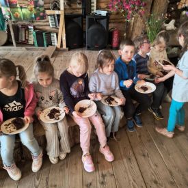 Wiśniowe Wzgórze i przygoda artystyczno-kulinarna w grupie Tulipany