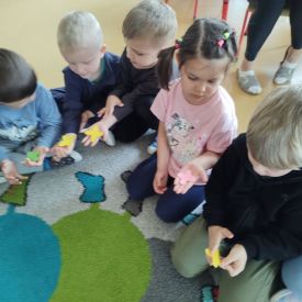Zajęcia z neurologopedą -  Wiosenna przygoda z pszczółką Bebe