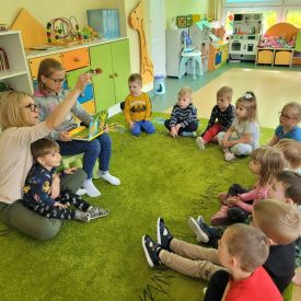 Zajęcia czytelnicze w Stokrotkach