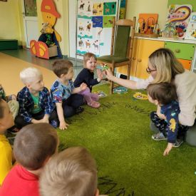 Zajęcia czytelnicze w Stokrotkach