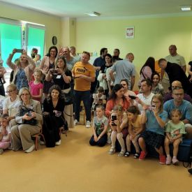 Mama i tata to świat nasz cały, ciepły, bezpieczny, barwny, wspaniały- akademia w gr. Stokrotki