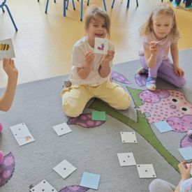 Zajęcia z języka angielskiego w grupie Bratki