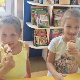 Tańce lody i piknik na zakończenie przedszkola w grupe Bratki
