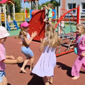 Tańce lody i piknik na zakończenie przedszkola w grupe Bratki