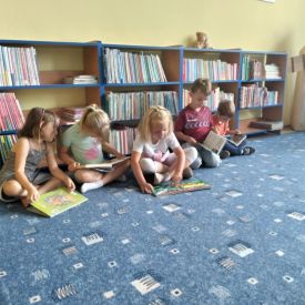 Lato w bibliotece