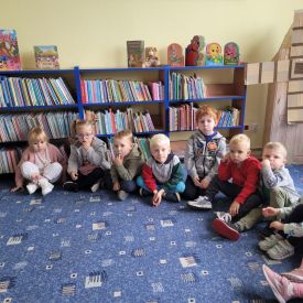 Fiołki w bibliotece