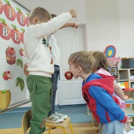 Dzień Jabłka 🍎w grupie „Różyczki” i „Niezapominajki”