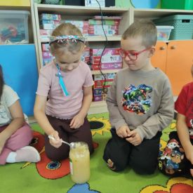 Dzień Jabłka 🍎w grupie „Różyczki” i „Niezapominajki”
