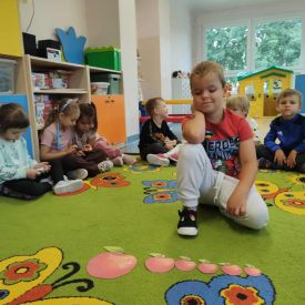 Dzień Jabłka 🍎w grupie „Różyczki” i „Niezapominajki”