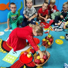 Dzień Jabłka 🍎w grupie „Różyczki” i „Niezapominajki”