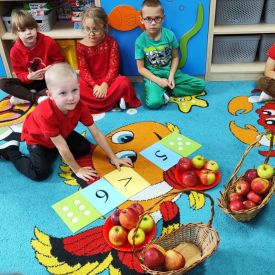 Dzień Jabłka 🍎w grupie „Różyczki” i „Niezapominajki”