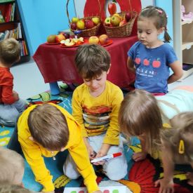 Dzień Jabłka 🍎w grupie „Różyczki” i „Niezapominajki”