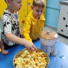 Dzień Jabłka 🍎w grupie „Różyczki” i „Niezapominajki”