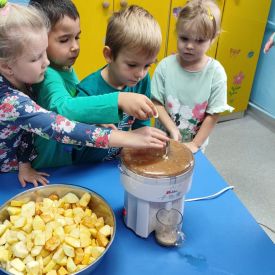 Dzień Jabłka 🍎w grupie „Różyczki” i „Niezapominajki”
