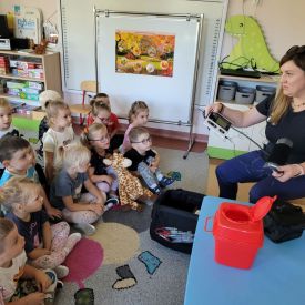 Poznajemy zawód pielęgniarki.