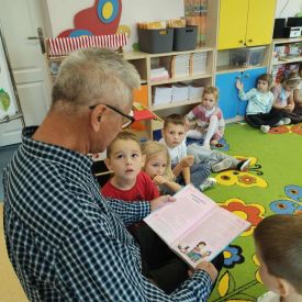 Rodzice (i Dziadkowie) czytają przedszkolakom