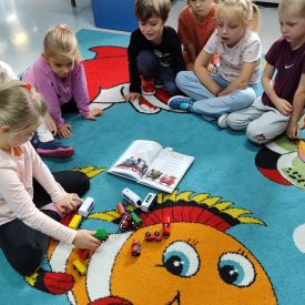 Niezwykła podróż po wierszach Konopnickiej, Brzechwy i Tuwima- Różyczki
