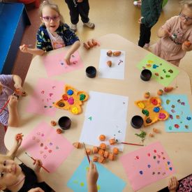 Fiołki kontynuują projekt ,, Marchewka- zdrowe warzywo"