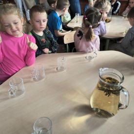 "Carpe diem" – chwytajmy dzień, nawet wtedy, gdy za oknem pada deszcz BRATKI