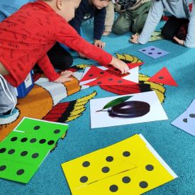 Innowacja pedagogiczna ,,Matematyczne Królestwo Zmysłów" - Różyczki