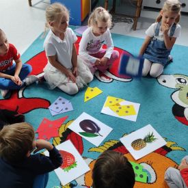 Innowacja pedagogiczna ,,Matematyczne Królestwo Zmysłów" - Różyczki