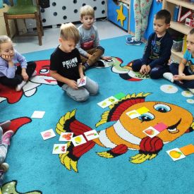 Innowacja pedagogiczna ,,Matematyczne Królestwo Zmysłów" - Różyczki