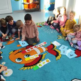 Innowacja pedagogiczna ,,Matematyczne Królestwo Zmysłów" - Różyczki