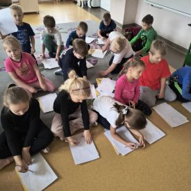 Kosmiczna lekcja w przedszkolnej szkole rysunku!