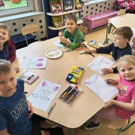 Kosmiczna lekcja w przedszkolnej szkole rysunku!