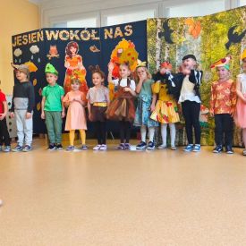 🍎 „Jesień wokół nas” – przedstawienie pełne kolorów i witamin!