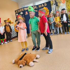 🍎 „Jesień wokół nas” – przedstawienie pełne kolorów i witamin!