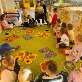 RODZICE CZYTAJĄ PRZEDSZKOLAKOM