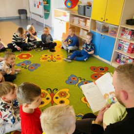 RODZICE CZYTAJĄ PRZEDSZKOLAKOM