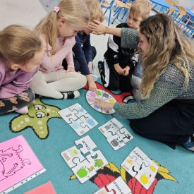 Zajęcia w języku angielskim z wolontariuszką Rumi