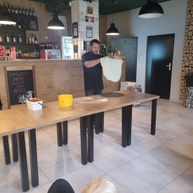 Fiołki w Pizzerii ,, Felicita".