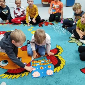 Zabawy matematyczne w grupie „Różyczki” i „Niezapominajki”