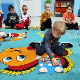 Zabawy matematyczne w grupie „Różyczki” i „Niezapominajki”