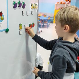 Zabawy matematyczne w grupie „Różyczki” i „Niezapominajki”